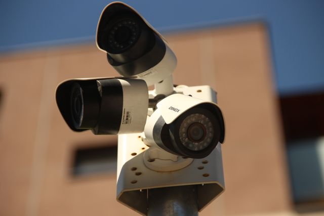 Jak dobrać kamerę do monitoringu domu?